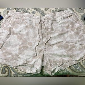 Old Navy Linen blend Off White/Khaki Tye dye shorts - Size XXL